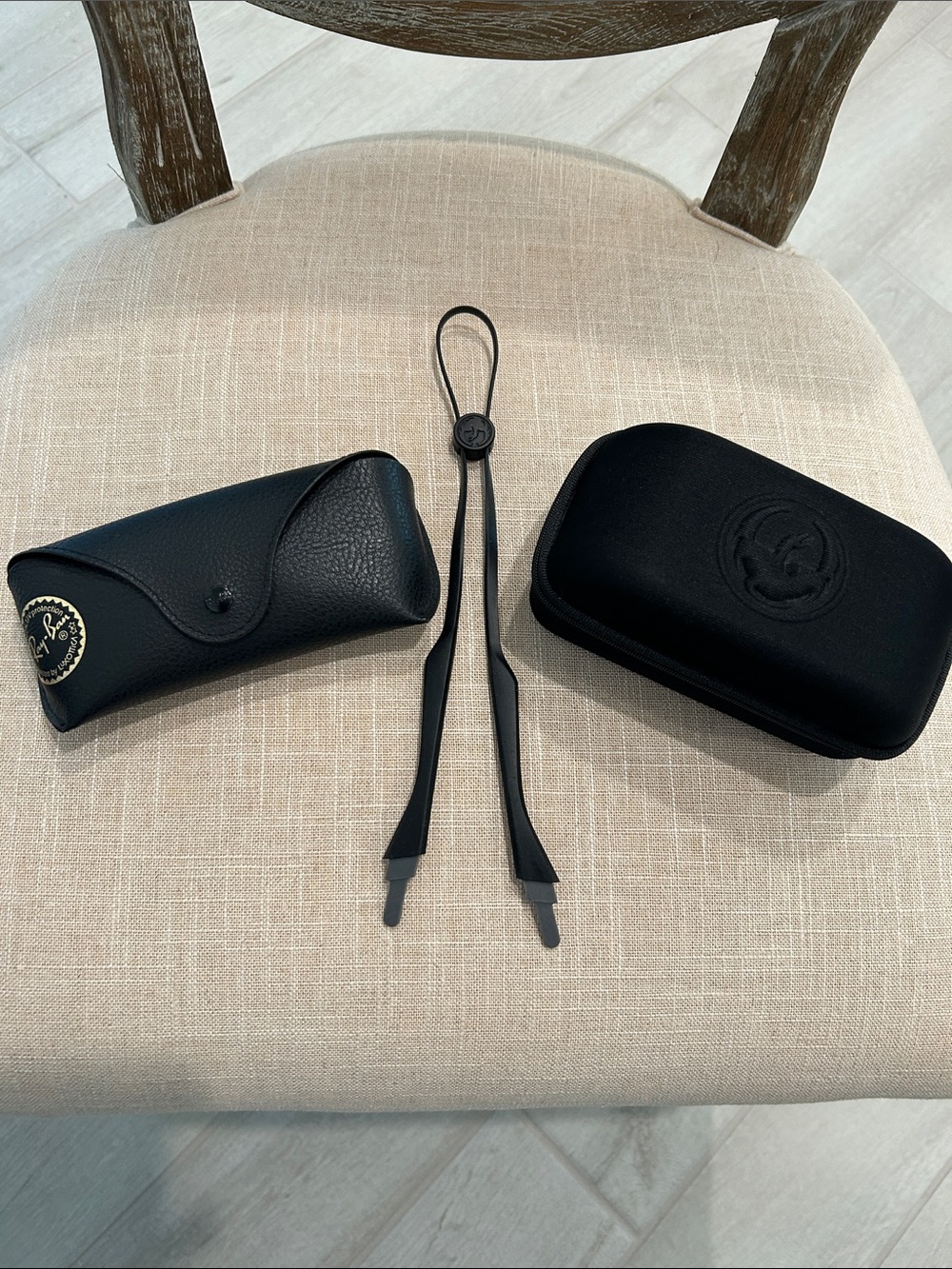 Black Glasses - Sunglasses Case